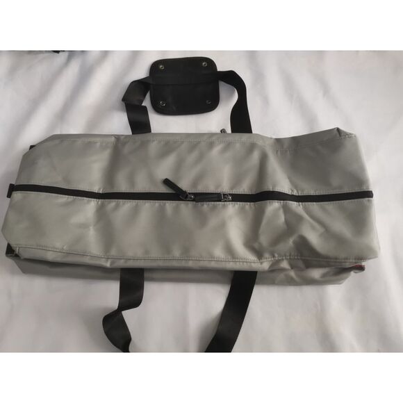 Porsche Duffel Bag: The All-in-One Travel and Gym Sports Bag - Picture 2 of 10